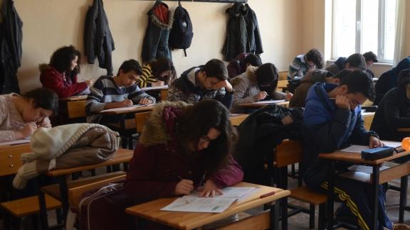 Nevzat Karalp Anadolu Lisesi 12. Sınıf Öğrencileri Tatilde de  YGS Deneme Sınavlarına Devam Ediyor.