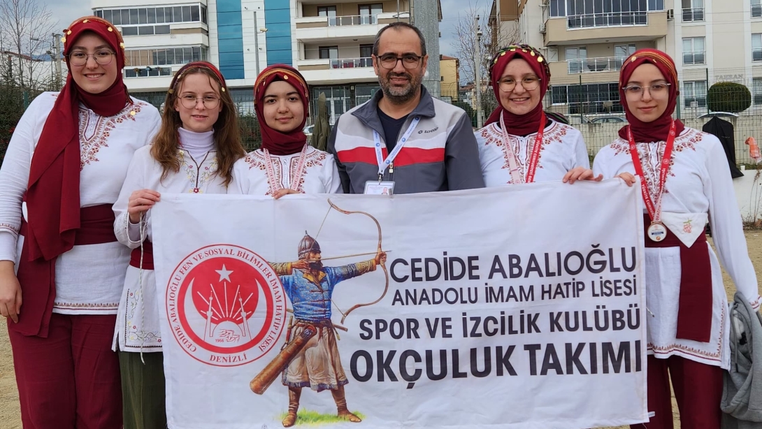 Geleneksel Türk Okçuluğunda Cedide Abalıoğlu Anadolu İmam Hatip Lisesi Başarısı