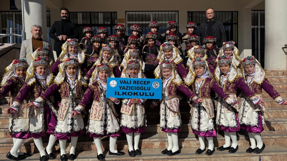 Vali Recep Yazıcıoğlu İlkokulu Halk Oyunları Ekibimiz Okul Sporları İl Yarışmasında Minikler  Düzenlemeli Dal Kategorisinde Şampiyon Oldu!