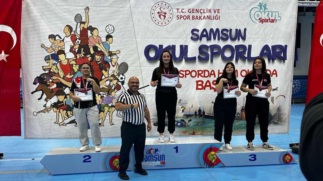 Nevzat Karalp Anadolu Lisesi Öğrencimiz Bilek Güreşinde Türkiye Birincisi